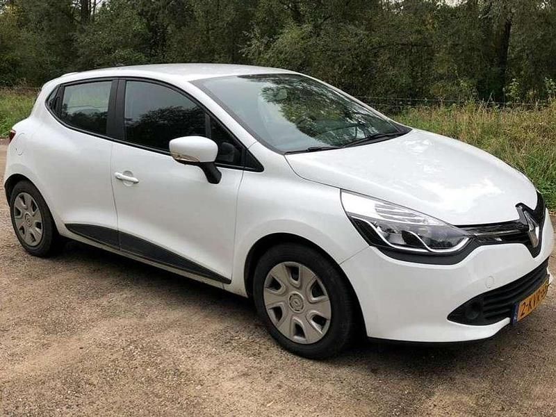 Wit Gebruikt 2013 Renault Clio IV Expression Hatchback | € 5.499 (Eerlijke prijs) - Afbeelding 1/4