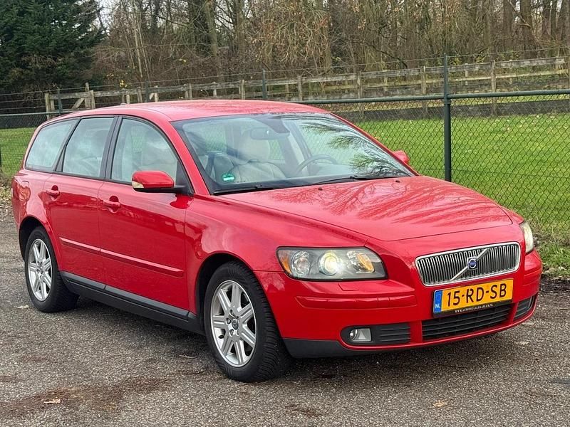 Rood Gebruikt 2005 Volvo V50 Summum Stationwagen | € 1.950 (Goede deal) - Afbeelding 1/4