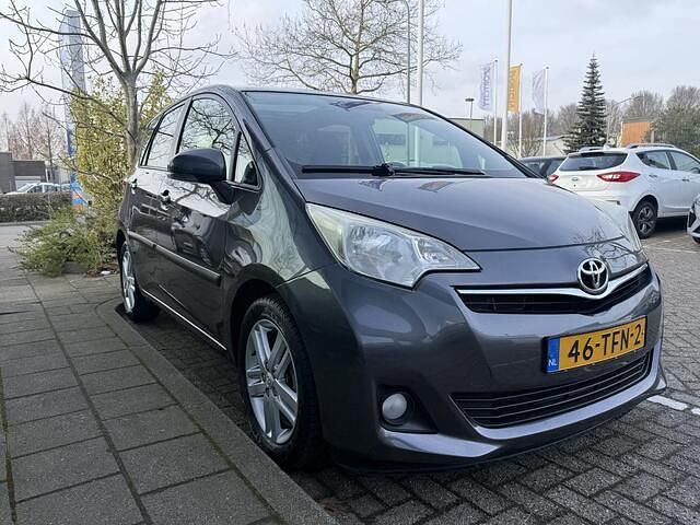 Occasion Toyota Verso-S 99 PK (72 kW) 2012 Grijs MPV