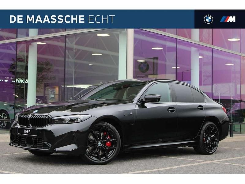 Zwart Nieuw 2025 BMW 330e Comfort Edition Sedan | € 73.224 (Iets duurder) - Afbeelding 1/4