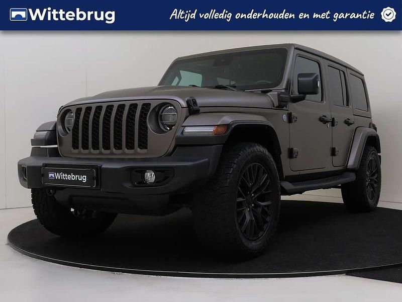 Zwart, metallic lak Gebruikt 2023 Jeep Wrangler Unlimited Sahara SUV | € 77.885 (Duur) - Afbeelding 1/3