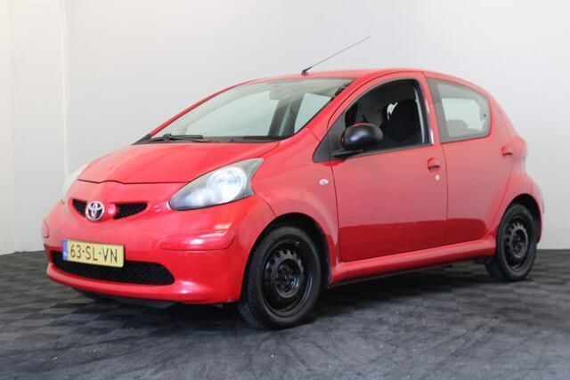 Rood Gebruikt 2006 Toyota Aygo Hatchback | € 1.499 (Eerlijke prijs) - Afbeelding 1/4
