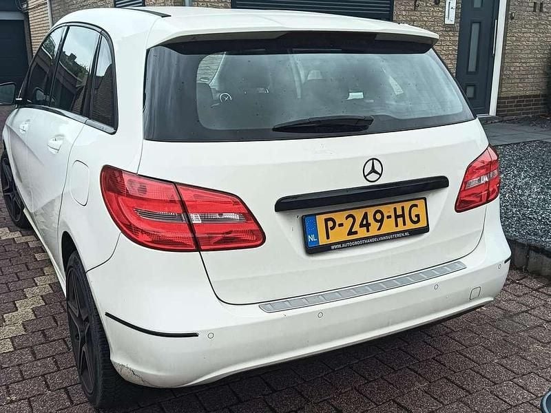 Wit Gebruikt 2014 Mercedes B180 Ambition MPV | € 10.000 (Goede deal) - Afbeelding 1/3