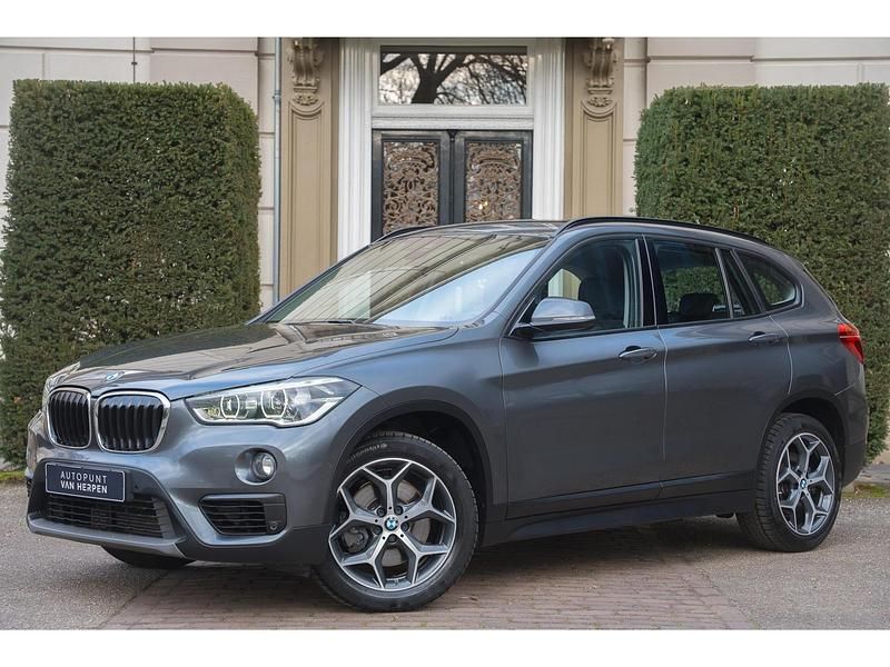 Grijs Occasion 2019 BMW X1 Executive SUV | € 25.940 (Goede deal) - Afbeelding 1/4