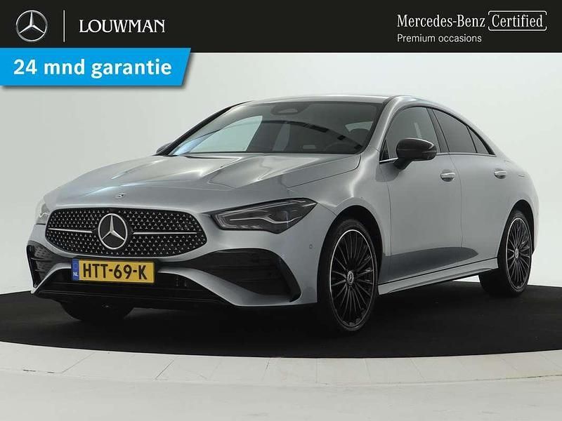 Licht hightechzilver metallic Gebruikt 2024 Mercedes CLA250e AMG Sedan | € 41.745 (Goede deal) - Afbeelding 1/4