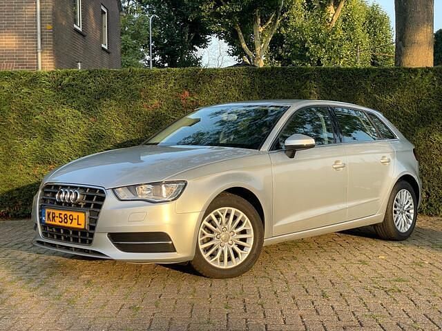 Grijs Gebruikt 2013 Audi A3 Sportback Ambition Hatchback | € 9.995 (Eerlijke prijs) - Afbeelding 1/4