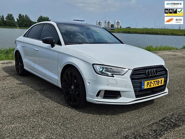 Wit Gebruikt 2017 Audi A3 S-Line Sedan | € 18.944 (Eerlijke prijs) - Afbeelding 1/4