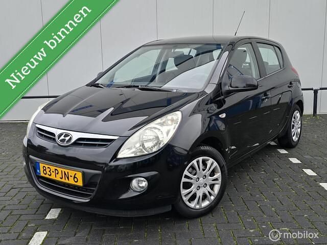 Zwart Gebruikt 2011 Hyundai i20 Hatchback | € 3.499 (Eerlijke prijs) - Afbeelding 1/4