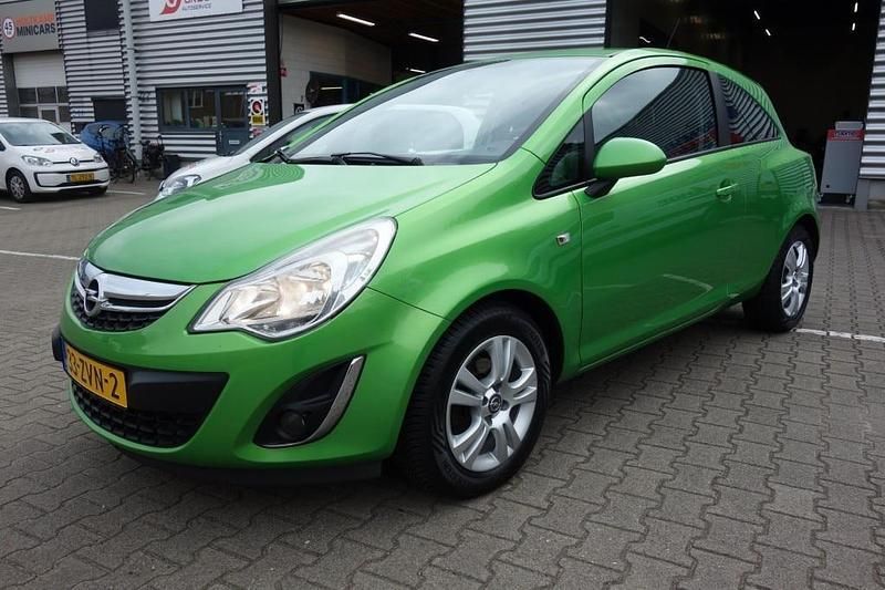 Groen Gebruikt 2013 Opel Corsa Hatchback | € 4.450 (Eerlijke prijs) - Afbeelding 1/4