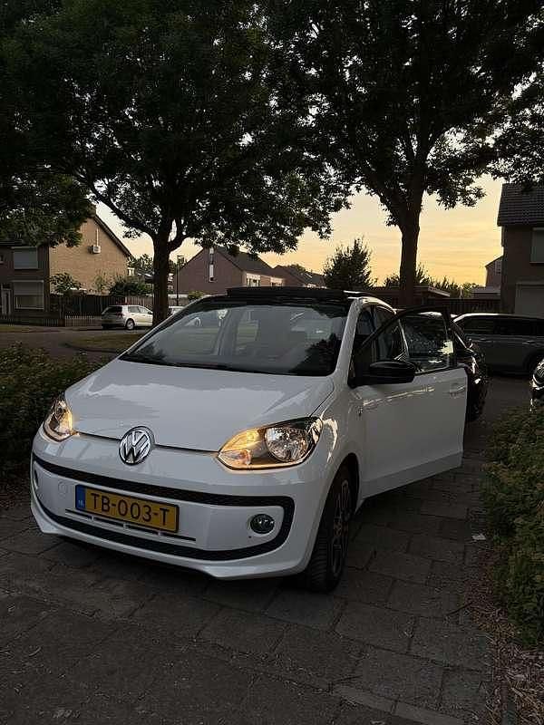 Wit Gebruikt 2014 VW up! Cup Hatchback | € 8.500 (Iets duurder) - Afbeelding 1/4