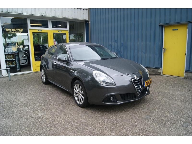 Grijs Gebruikt 2011 Alfa Romeo Giulietta Distinctive Hatchback | € 5.950 (Eerlijke prijs) - Afbeelding 1/4