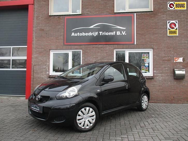 Occasion Toyota Aygo 68 PK (50 kW) 2011 , metallic lak Hatchback
