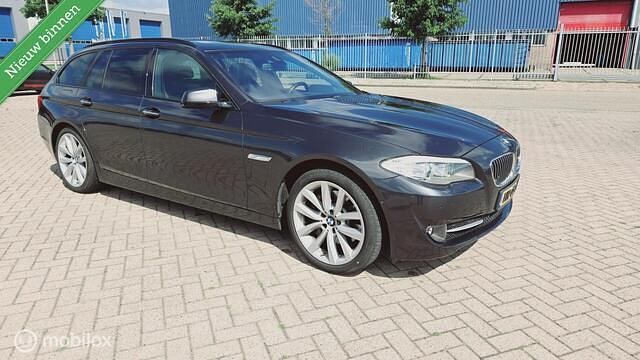 Grijs Occasion 2012 BMW 530 Executive Stationwagen | € 9.999 (Eerlijke prijs) - Afbeelding 1/4