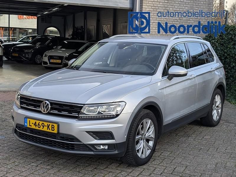 Grijs (metallic) Gebruikt 2020 VW Tiguan Highline SUV | € 25.995 (Super prijs) - Afbeelding 1/4