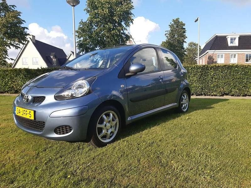 Blauw Gebruikt 2009 Toyota Aygo Comfort Hatchback | € 3.150 (Eerlijke prijs) - Afbeelding 1/4