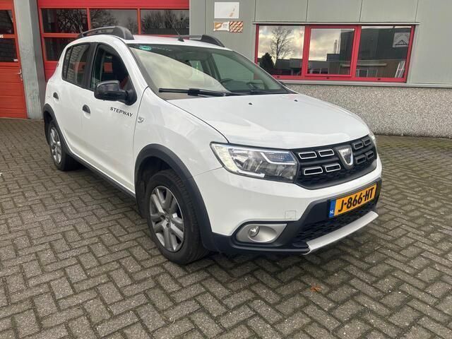 Wit Gebruikt 2020 Dacia Sandero Stepway Hatchback | € 9.995 (Goede deal) - Afbeelding 1/4