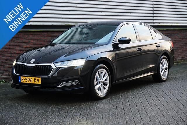 Zwart Occasion 2022 Skoda Octavia Business Line Hatchback | € 19.450 (Eerlijke prijs) - Afbeelding 1/4