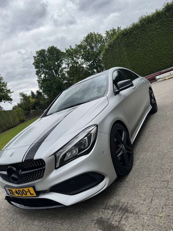 Grijs Gebruikt 2019 Mercedes CLA180 Sedan | € 27.000 (Duur) - Afbeelding 1/4