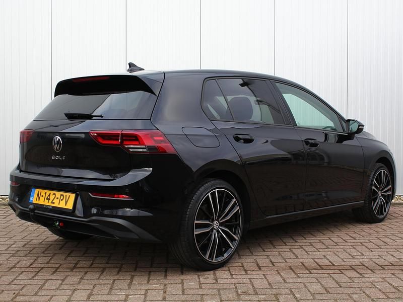 Occasion VW Golf VII LOUNGE 2021 Zwart Hatchback