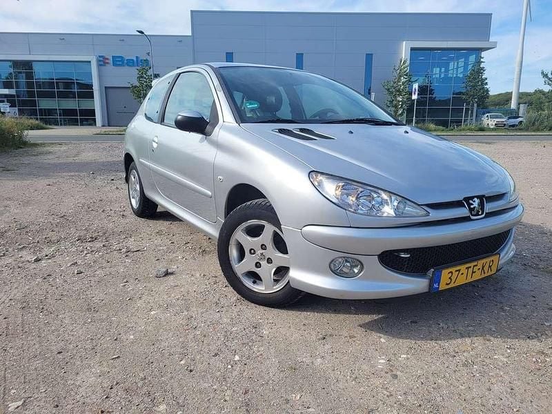 Zilver Gebruikt 2006 Peugeot 206 Hatchback | € 1.400 (Goede deal) - Afbeelding 1/4