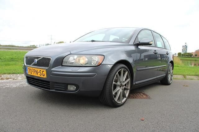 Grijs Gebruikt 2004 Volvo V50 Momentum Stationwagen | € 1.875 (Eerlijke prijs) - Afbeelding 1/4