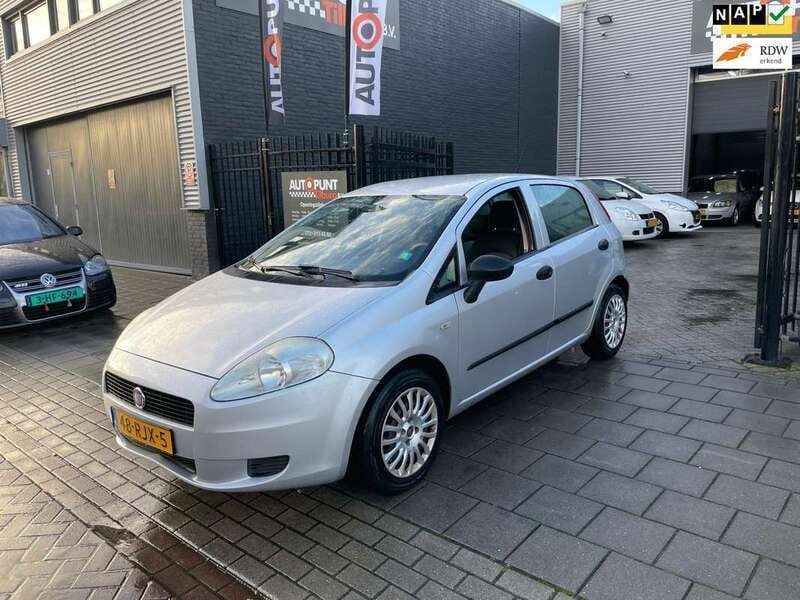 Grijs, metallic lak Gebruikt 2011 Fiat Grande Punto Hatchback | € 1.999 (Eerlijke prijs) - Afbeelding 1/4