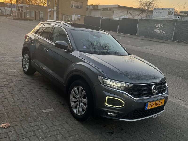 Grijs Gebruikt 2019 VW T-Roc Style SUV | € 20.995 (Duur) - Afbeelding 1/4