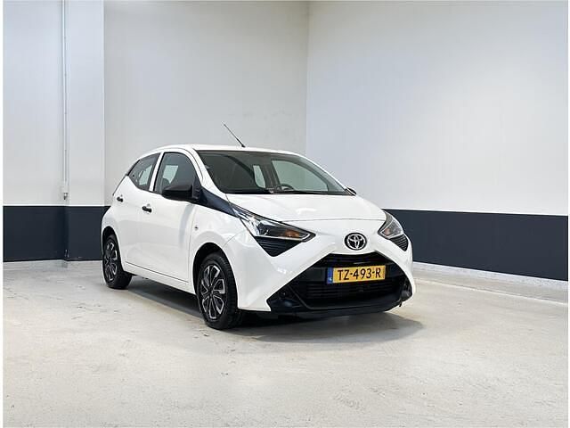 Wit Occasion 2018 Toyota Aygo Hatchback | € 8.949 (Goede deal) - Afbeelding 1/4