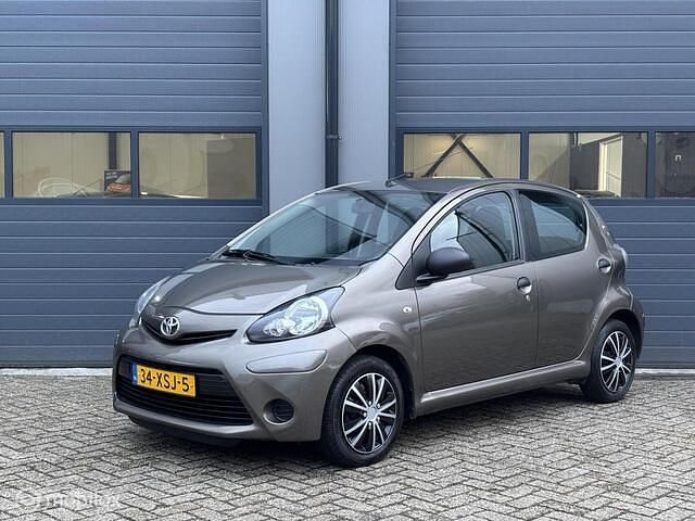 Occasion Toyota Aygo Comfort 68 PK (50 kW) 2012 Bruin Hatchback