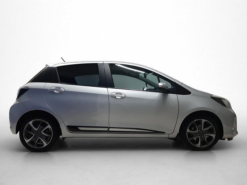 Occasion Toyota Yaris Hybrid 101 PK (74 kW) 2014 Grijs Hatchback