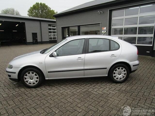 Occasion Seat Leon Stella 105 PK (77 kW) 2002 Grijs Hatchback