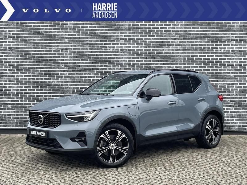 Grijs Gebruikt 2023 Volvo XC40 Plus SUV | € 36.694 (Eerlijke prijs) - Afbeelding 1/4