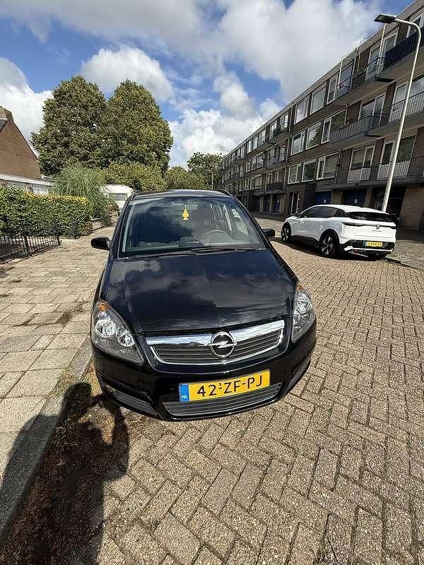 Zwart Gebruikt 2008 Opel Zafira MPV | € 2.699 (Eerlijke prijs) - Afbeelding 1/4
