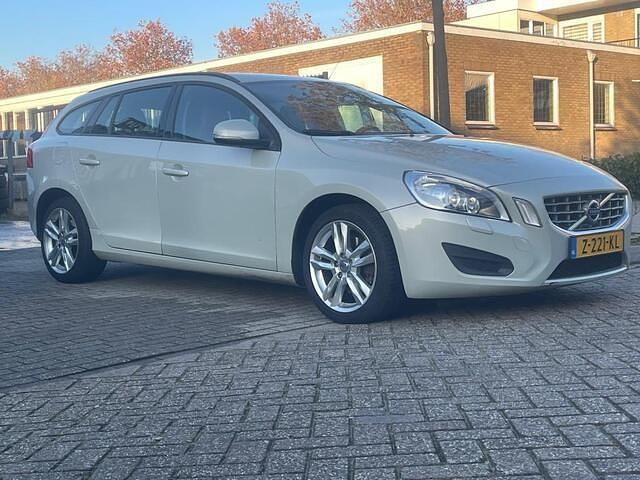 Wit Occasion 2012 Volvo V60 Stationwagen | € 4.750 (Eerlijke prijs) - Afbeelding 1/4