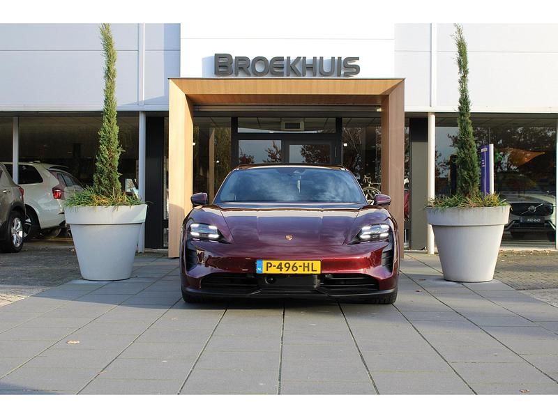 Occasion Porsche Taycan Performance Package 380 kW (518 PK) 2022 Rood Stationwagen
