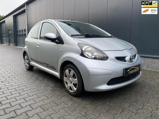 Grijs Gebruikt 2007 Toyota Aygo Hatchback | € 1.950 (Eerlijke prijs) - Afbeelding 1/4