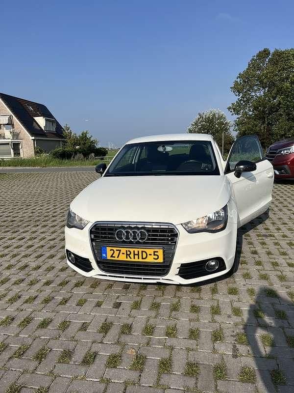 Wit Occasion 2011 Audi A1 Stationwagen | € 5.500 (Eerlijke prijs) - Afbeelding 1/4