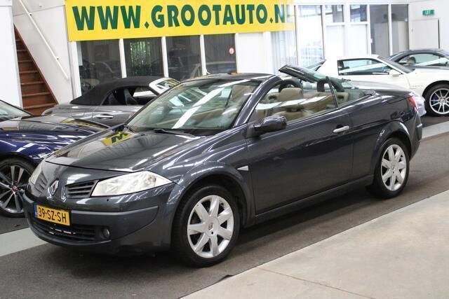 Grijs, metallic lak Gebruikt 2006 Renault Mégane Cabriolet Cabriolet | € 994 (Super prijs) - Afbeelding 1/4