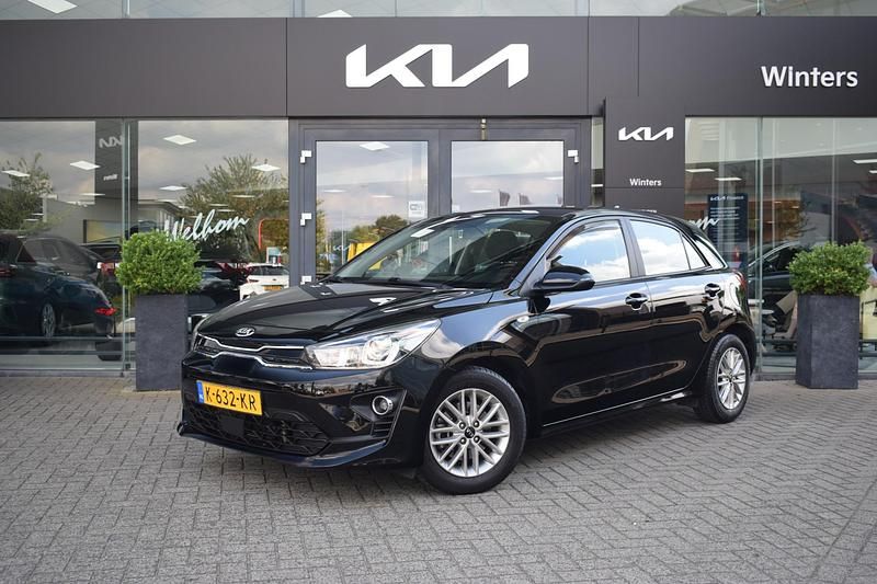 Zwart Occasion 2021 Kia Rio Hatchback | € 17.895 (Eerlijke prijs) - Afbeelding 1/4