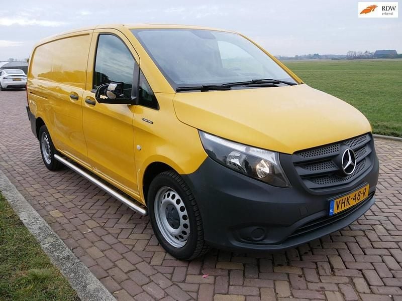 Geel Occasion 2020 Mercedes e-Vito MPV | € 5.999 - Afbeelding 1/3