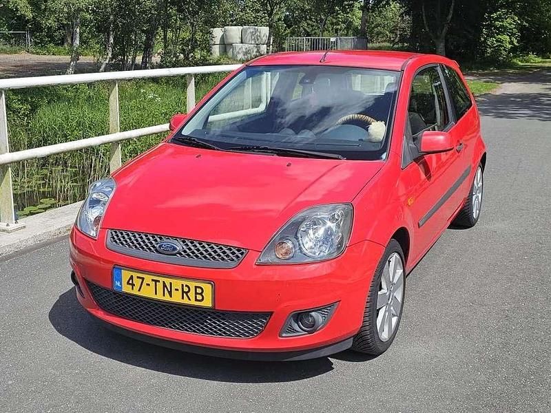 Rood Gebruikt 2006 Ford Fiesta Futura Hatchback | € 1.300 (Eerlijke prijs) - Afbeelding 1/4