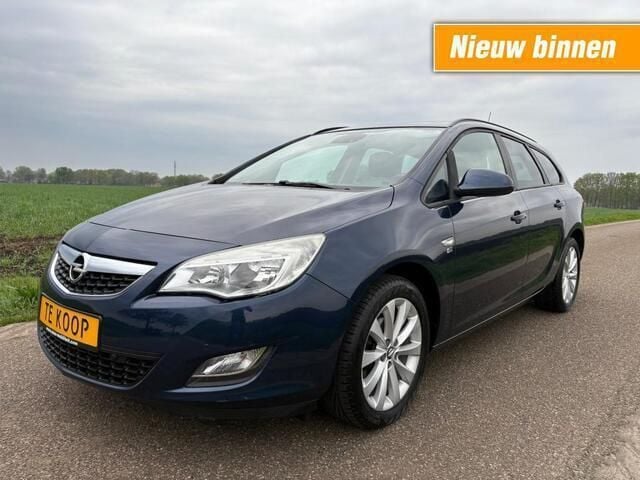 Blauw, andere lak Gebruikt 2012 Opel Astra Stationwagen | € 6.250 (Super prijs) - Afbeelding 1/4