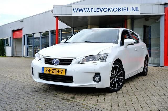 Wit Gebruikt 2013 Lexus CT200h Luxury Line Hatchback | € 11.450 (Eerlijke prijs) - Afbeelding 1/4