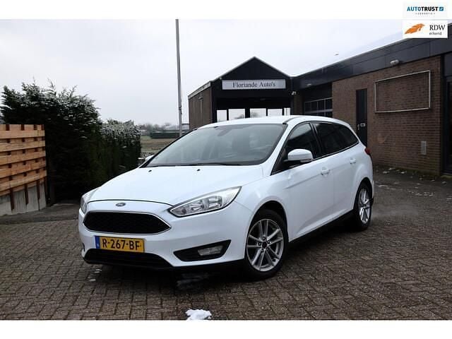 Wit Occasion 2017 Ford Focus Trend Stationwagen | € 6.995 (Goede deal) - Afbeelding 1/4