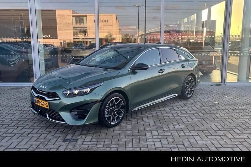 Groen Gebruikt 2025 Kia ProCeed GT-Line Hatchback | € 37.945 (Eerlijke prijs) - Afbeelding 1/4