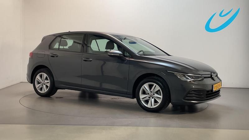 Grijs Gebruikt 2022 VW Golf VIII Life Hatchback | € 21.900 (Goede deal) - Afbeelding 1/3