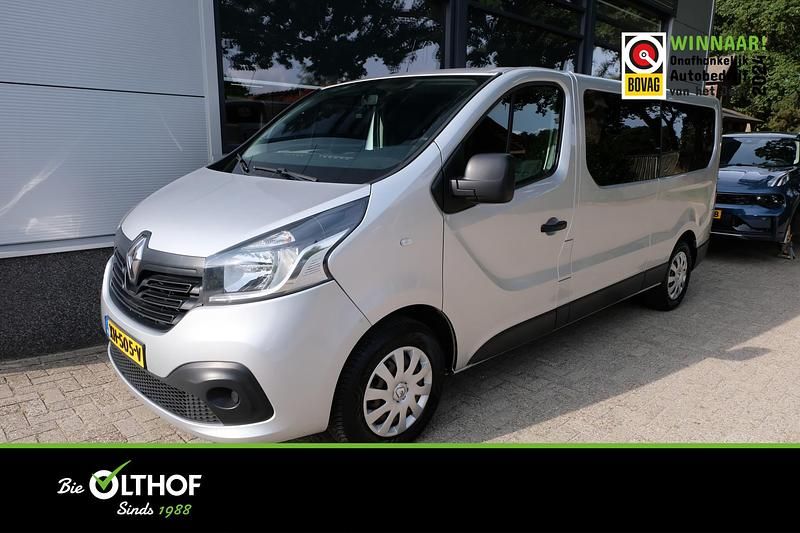 Grijs Occasion 2019 Renault Trafic Authentique MPV | € 25.350 - Afbeelding 1/4