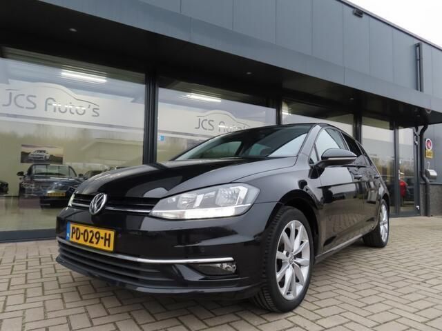 Zwart Gebruikt 2017 VW Golf VII Highline Hatchback | € 16.999 (Eerlijke prijs) - Afbeelding 1/4