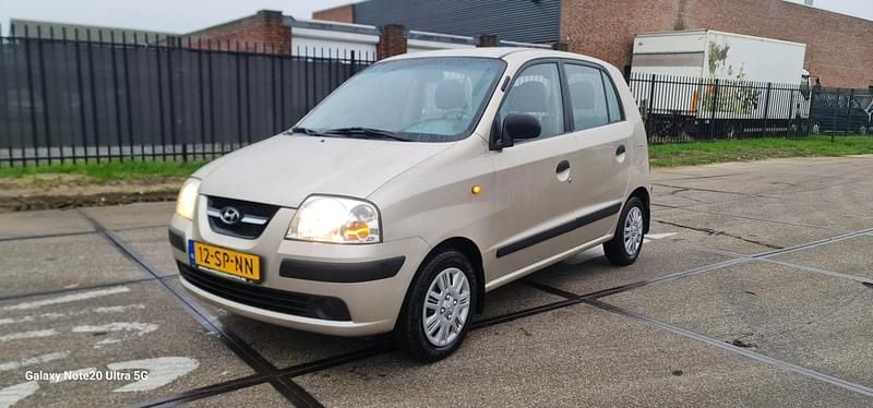 Brons (metallic) Gebruikt 2006 Hyundai Atos Active Hatchback | € 1.299 (Eerlijke prijs) - Afbeelding 1/4