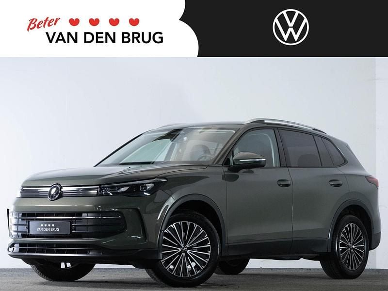 Groen Gebruikt 2025 VW Tiguan Life SUV | € 39.900 (Super prijs) - Afbeelding 1/4
